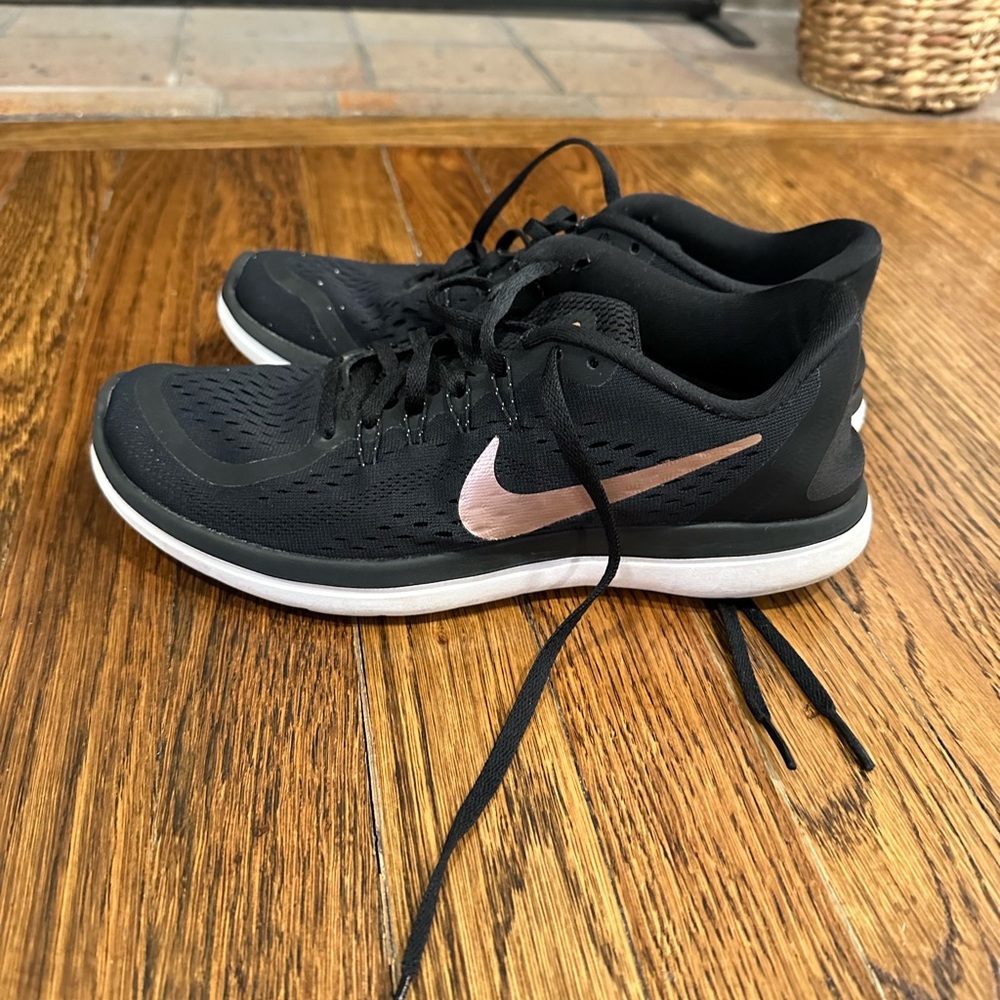 Women’s Nike flex run size 9.5